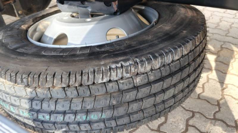 FORD - CARGO 1119 - 2016/2017 - Vermelha - R$ 320.000,00