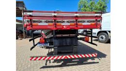 FORD - CARGO 2428 - 2006/2006 - Vermelha - R$ 270.000,00