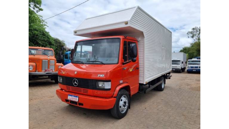 MERCEDES-BENZ - 710 PLUS - 2003/2003 - Vermelha - R$ 145.000,00