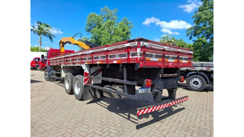 FORD - CARGO 2428 - 2006/2006 - Vermelha - R$ 270.000,00