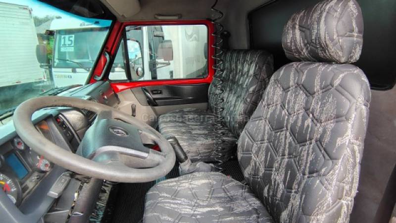 VOLKSWAGEN - 10-160 - 2015/2016 - Vermelha - R$ 270.000,00