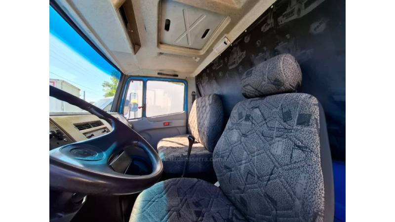 MERCEDES-BENZ - 710 PLUS - 2004/2004 - Azul - R$ 160.000,00