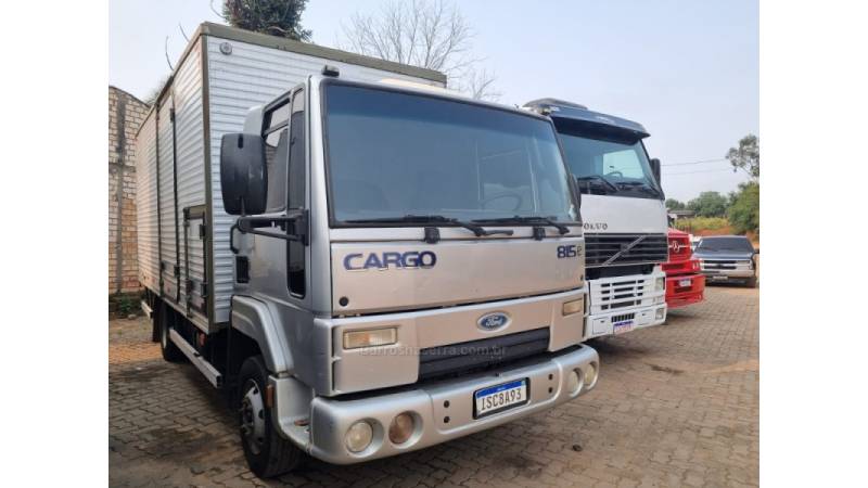 FORD - CARGO 815 - 2011/2012 - Prata - R$ 185.000,00