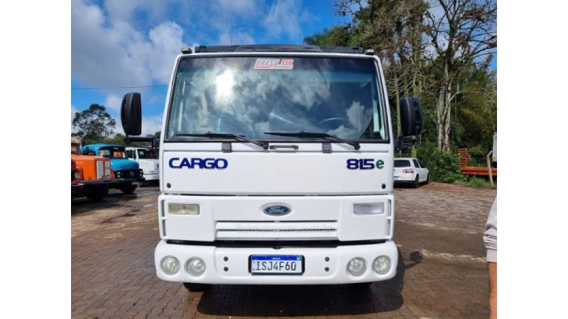 FORD - CARGO 815 - 2011/2012 - Branca - R$ 195.000,00