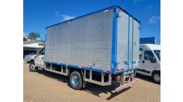 FORD - F-4000 - 2004/2005 - Branca - R$ 135.000,00