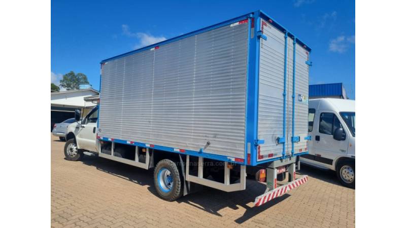 FORD - F-4000 - 2004/2005 - Branca - R$ 135.000,00