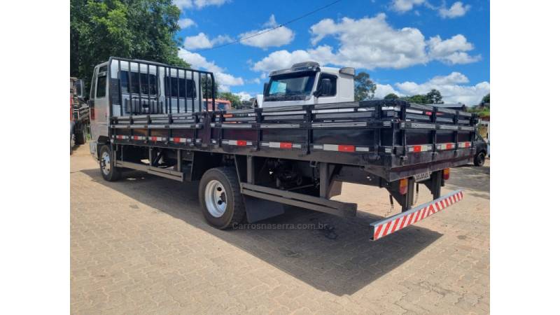 FORD - CARGO 815 - 2006/2006 - Prata - R$ 165.000,00