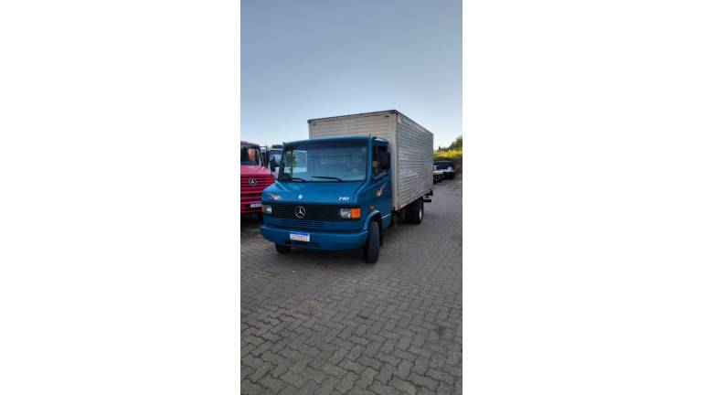 MERCEDES-BENZ - 710 PLUS - 2007/2008 - Azul - R$ 175.000,00