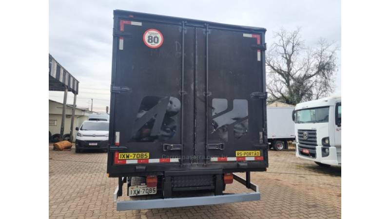 FORD - CARGO 816 - 2016/2017 - Branca - R$ 250.000,00