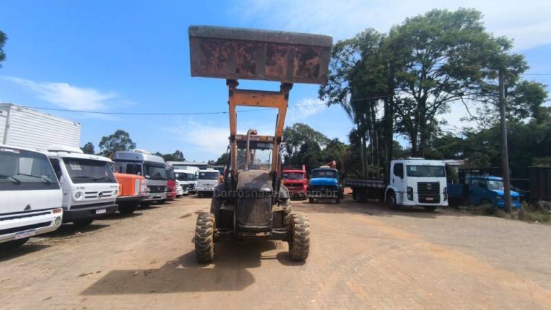 JCB - RETROESCAVADEIRA - 2011/2012 - Laranja - R$ 175.000,00