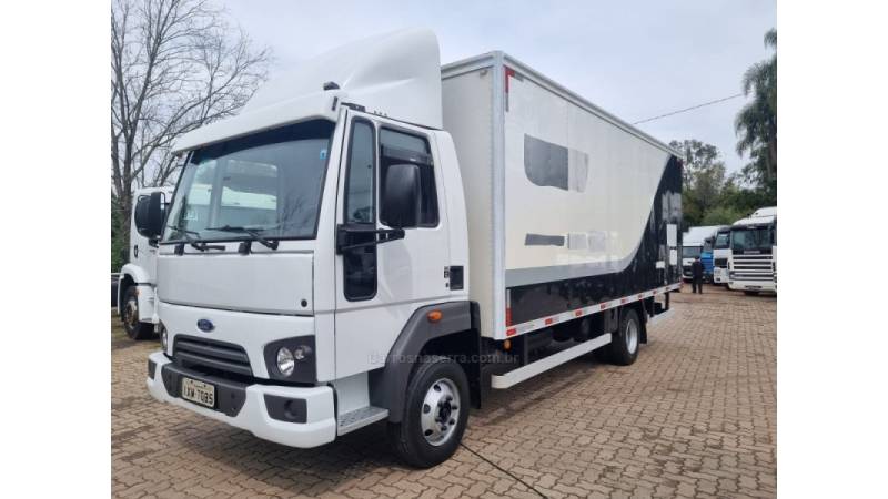FORD - CARGO 816 - 2016/2017 - Branca - R$ 250.000,00