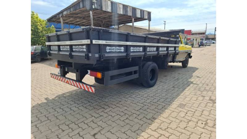 FORD - F-4000 - 1976/1976 - Amarela - R$ 50.000,00