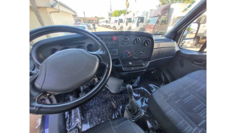 IVECO - DAILY - 2010/2011 - Azul - R$ 110.000,00