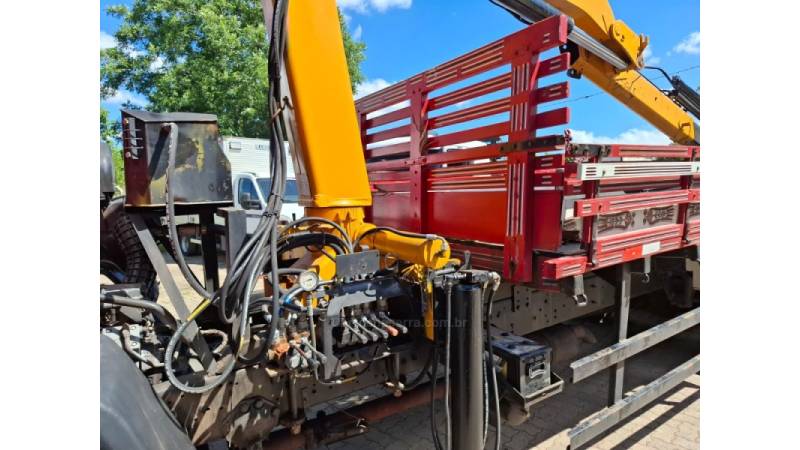 FORD - CARGO 2428 - 2006/2006 - Vermelha - R$ 270.000,00