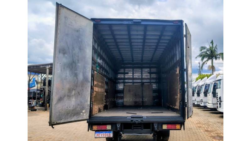 AGRALE - 8500 - 2005/2006 - Branca - R$ 120.000,00