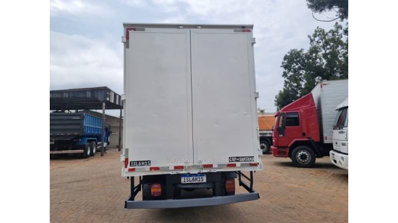 FORD - CARGO 815 - 2012/2012 - Vermelha - R$ 185.000,00