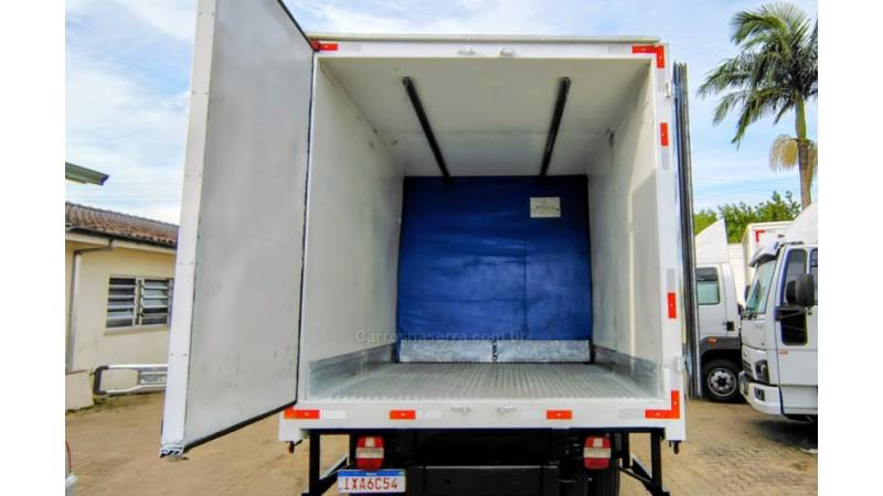 VOLKSWAGEN - 10-160 - 2015/2016 - Vermelha - R$ 270.000,00