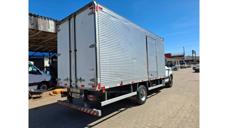 IVECO - DAILY - 2012/2013 - Branca - R$ 130.000,00