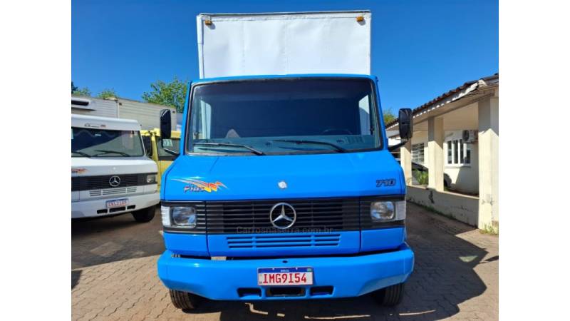 MERCEDES-BENZ - 710 PLUS - 2004/2004 - Azul - R$ 160.000,00