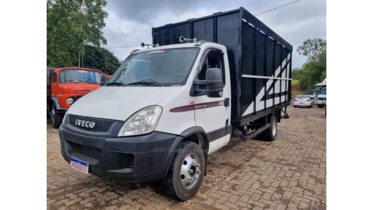 IVECO - DAILY - 2012/2013 - Branca - R$ 125.000,00