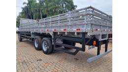 FORD - CARGO 2422 - 2007/2008 - Prata - R$ 210.000,00