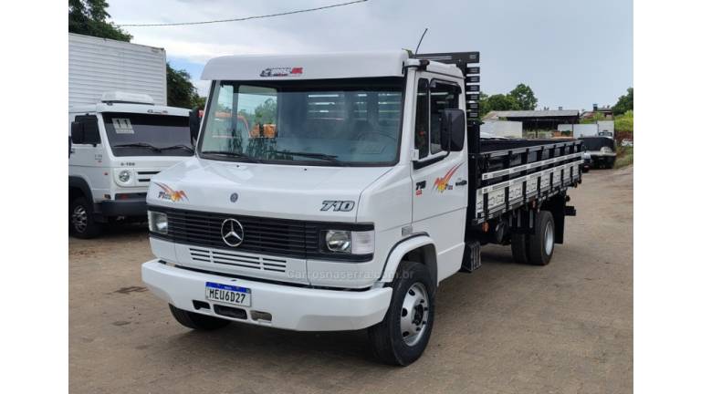 MERCEDES-BENZ - 710 PLUS - 2007/2008 - Branca - R$ 170.000,00