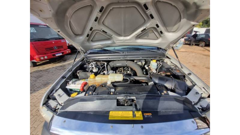 FORD - F-350 - 2014/2015 - Prata - R$ 168.000,00