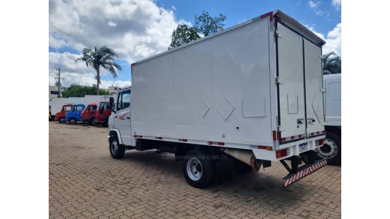 MERCEDES-BENZ - 710 PLUS - 2005/2005 - Branca - R$ 150.000,00