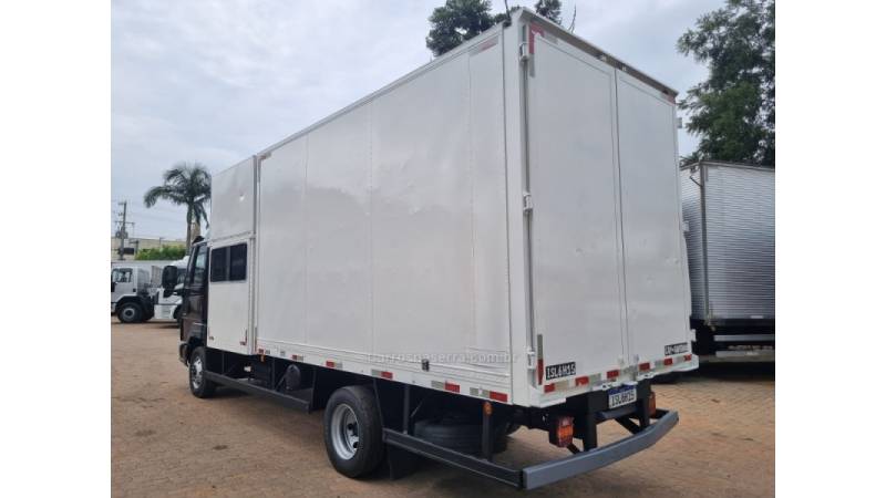 FORD - CARGO 815 - 2012/2012 - Vermelha - R$ 185.000,00