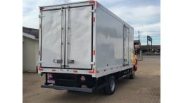 VOLKSWAGEN - 10-160 - 2015/2016 - Vermelha - R$ 270.000,00