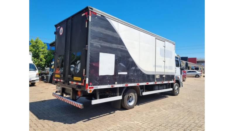 FORD - CARGO 816 - 2015/2016 - Branca - R$ 230.000,00