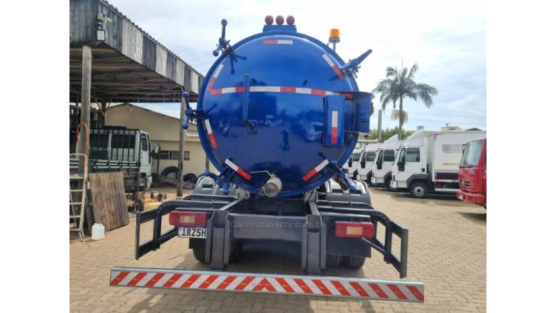 VOLVO - VM 260 - 2011/2011 - Branca - R$ 355.000,00