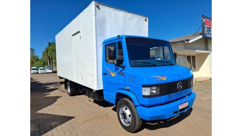 MERCEDES-BENZ - 710 PLUS - 2004/2004 - Azul - R$ 160.000,00