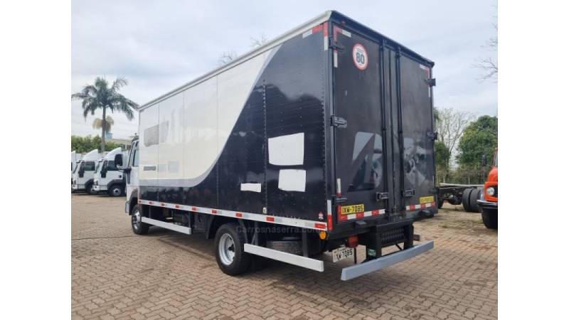 FORD - CARGO 816 - 2016/2017 - Branca - R$ 250.000,00