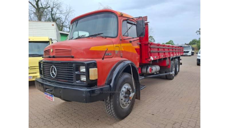 MERCEDES-BENZ - L-1118 - 1988/1988 - Vermelha - R$ 105.000,00