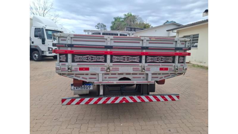 FORD - F-350 - 2014/2015 - Prata - R$ 168.000,00