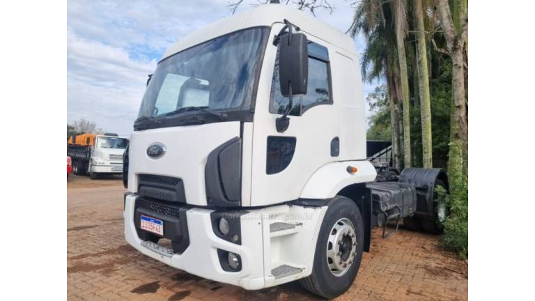 FORD - CARGO 1932 - 2011/2012 - Branca - R$ 130.000,00
