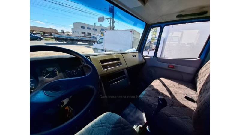 MERCEDES-BENZ - 710 PLUS - 2004/2004 - Azul - R$ 160.000,00