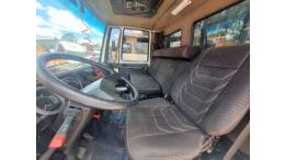 FORD - CARGO 815 - 2006/2006 - Prata - R$ 165.000,00
