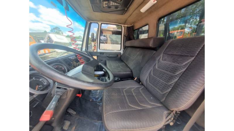 FORD - CARGO 815 - 2006/2006 - Prata - R$ 165.000,00