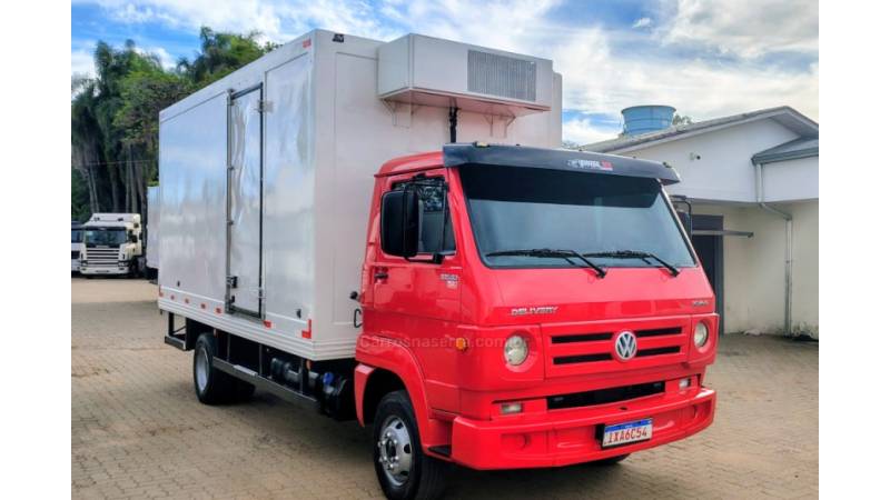 VOLKSWAGEN - 10-160 - 2015/2016 - Vermelha - R$ 270.000,00