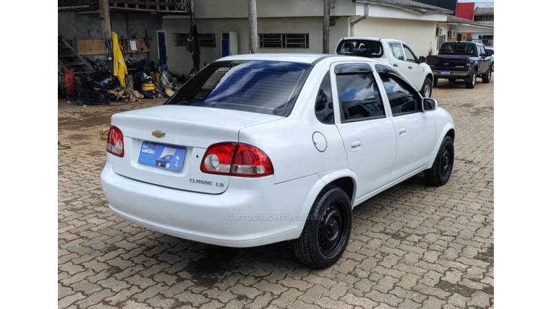 CHEVROLET - CLASSIC - 2015/2016 - Branca - R$ 35.900,00