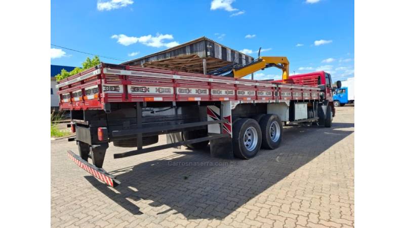 FORD - CARGO 2428 - 2006/2006 - Vermelha - R$ 270.000,00