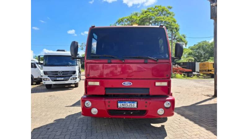 FORD - CARGO 2428 - 2006/2006 - Vermelha - R$ 270.000,00