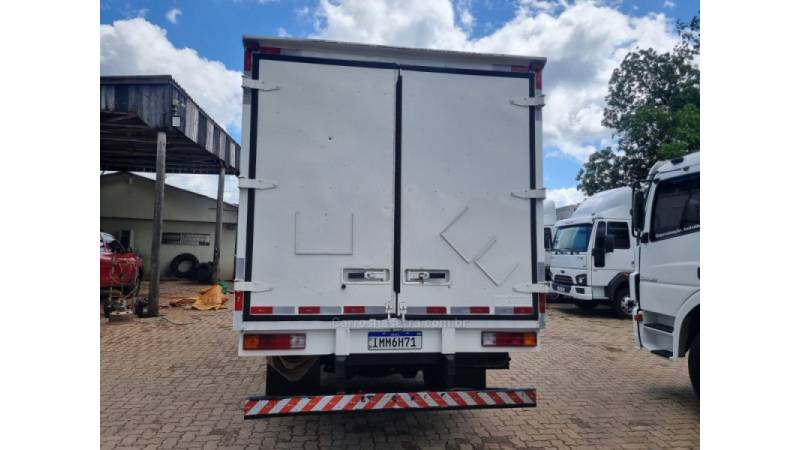 MERCEDES-BENZ - 710 PLUS - 2005/2005 - Branca - R$ 150.000,00