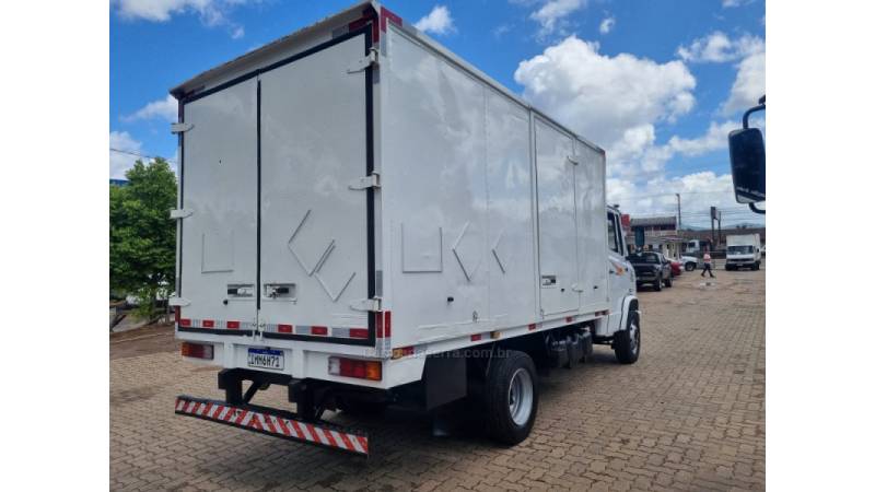 MERCEDES-BENZ - 710 PLUS - 2005/2005 - Branca - R$ 150.000,00