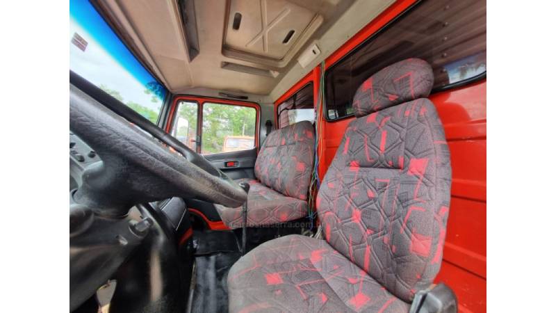 MERCEDES-BENZ - 710 PLUS - 2003/2003 - Vermelha - R$ 155.000,00