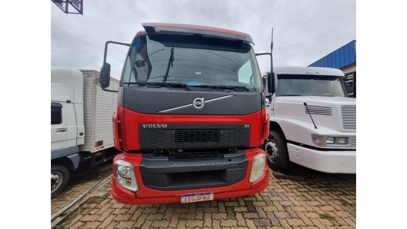 VOLVO - VM 270 - 2014/2014 - Vermelha - R$ 270.000,00