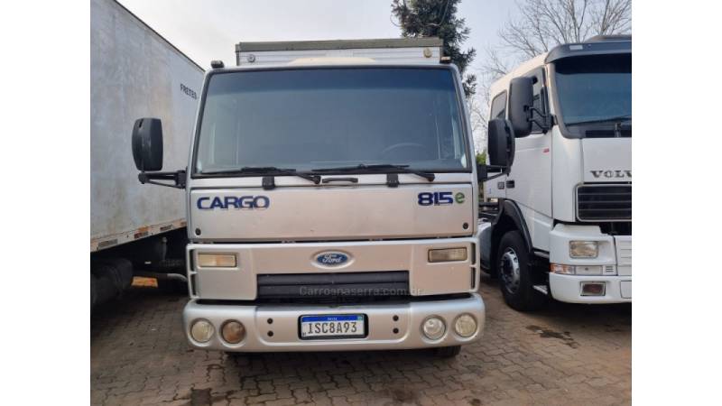 FORD - CARGO 815 - 2011/2012 - Prata - R$ 185.000,00