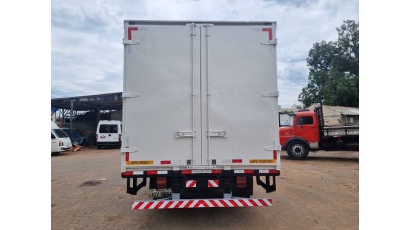 VOLKSWAGEN - 8-150 - 2011/2012 - Branca - R$ 175.000,00